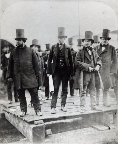(L til R) John Scott Russell, Henry Wakefield, Isambard Kingdom Brunel og Lord Derby ved lanseringen av SS Great Eastern av English Photographer