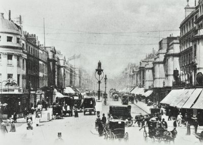 252-260 Regent Street, Westminster LB: ser nordover til Oxford Circus, 1890 av English Photographer