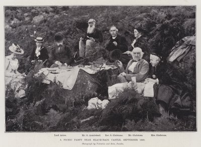 En piknikfest nær Blackcraig Castle, september 1893 av English Photographer