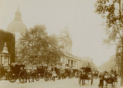Et travelt gatebilde med Brompton Oratory av English Photographer