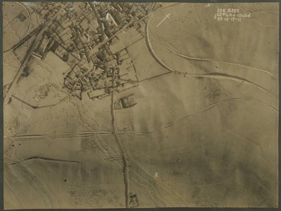 Flyfoto med skyttergraver fra første verdenskrig, 1917 av English Photographer
