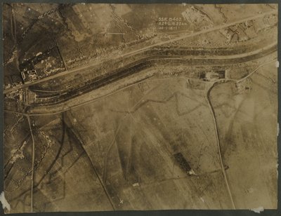 Flyfoto med skyttergraver fra første verdenskrig, 1918 av English Photographer