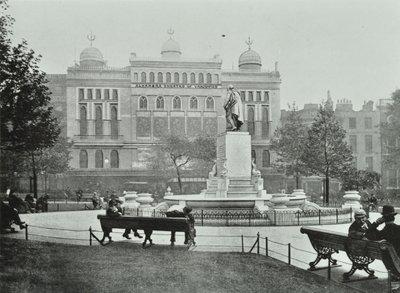 Alhambra, Leicester Square, Westminster LB: østsiden, 1895 av English Photographer