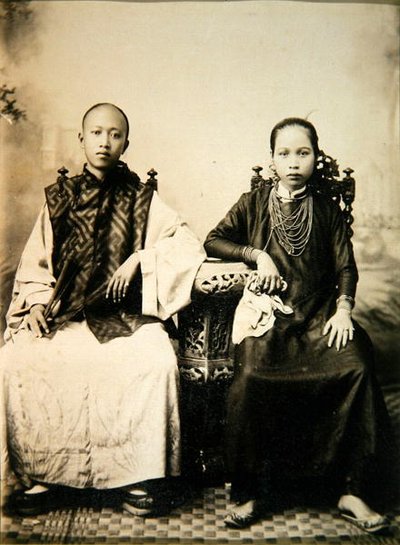 Annamittisk gutt og jente i det sentrale Vietnam, ca. 1875 (albumintrykk) av English Photographer