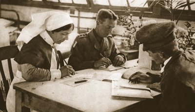 Australiere og verneplikt: Hvordan den australske avstemningen blir tatt på et sykehus i London, illustrasjon fra The Illustrated War News, 25. oktober 1916 (sepia-bilde) av English Photographer