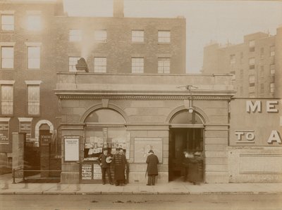 Baker Street jernbanestasjon, østre inngang, Marylebone Road, London; fotografi tatt mai 1908 av English Photographer