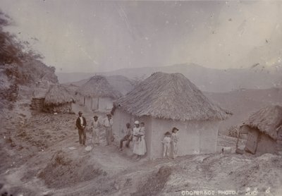 Barbadisk landsby på en åsside, 1880 av English Photographer