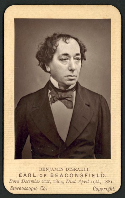 Benjamin Disraeli, jarl av Beaconsfield, minnefotokort (s/hvitt-bilde) av English Photographer