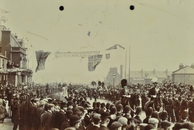 Blackwall Tunnel: slekt som prinsen av Wales, senere kong Edward VII, og prinsesse Alexandria deltar på den seremonielle åpningen av tunnelen, 1897 av English Photographer