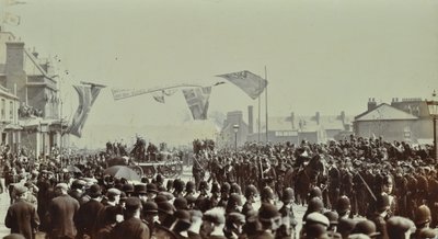 Blackwall Tunnel: slekt som prinsen av Wales, senere kong Edward VII, og prinsesse Alexandria deltar på den seremonielle åpningen av tunnelen, 1897 av English Photographer