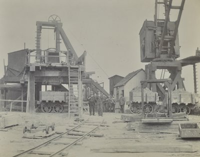 Blackwall-tunnel: sjakt og arbeidere under byggingen av tunnelen, 1893 av English Photographer