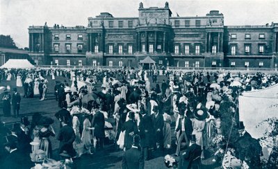 Buckingham Palace Garden Party, 1911 av English Photographer