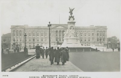 Buckingham Palace, London, viser New Front og Queen Victoria Memorial av English Photographer