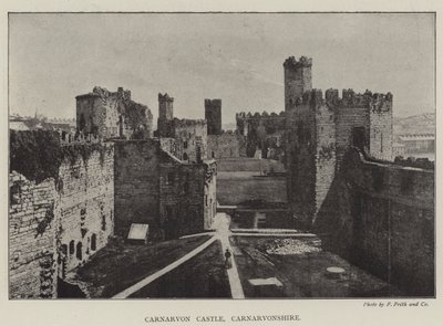 Carnarvon Castle, Carnarvonshire av English Photographer