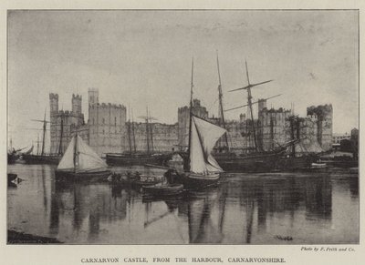 Carnarvon Castle, fra havnen, Carnarvonshire av English Photographer