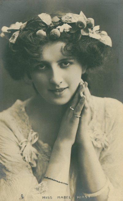 Kjendiser på scenen: Miss Mabel Hirst, ca. 1903-08 av English Photographer