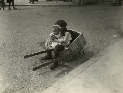 Barnefattigdom, London av English Photographer