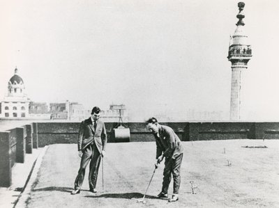 Bygolfere sett fra monumentet av English Photographer