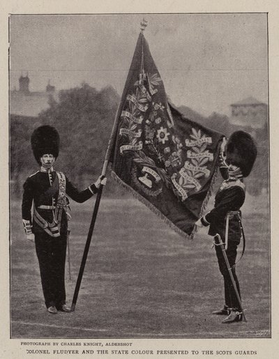 Oberst Fludyer og State Color presentert for Scots Guards av English Photographer