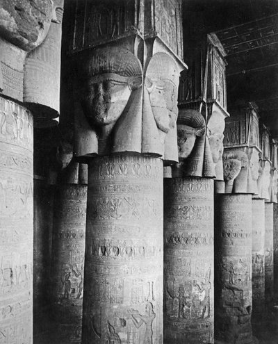 Søyler i Hathor-tempelet, ca. 1904-05 av English Photographer