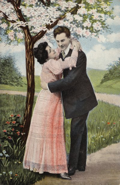 Par som omfavner under et blomstrende tre (chromolitho) av English Photographer