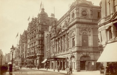 Dalys Theatre og nordsiden av Leicester Square, London av English Photographer