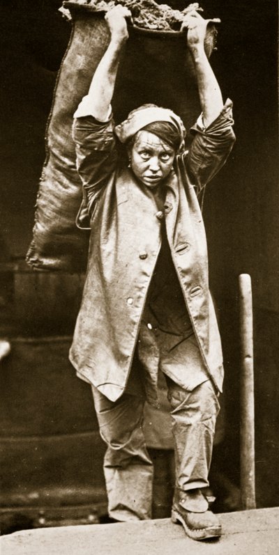 Leverer kull, trykk av Horace W. Nichols, ca. 1916 (fotogravyr) av English Photographer