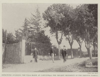 Detektiver som vokter Villa Marie i Carpentras, den nåværende boligen til Dreyfus-familien av English Photographer