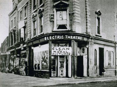 Tidlig Flea-Pit-kino, Nelson Electric Theatre i Old Kent Road, viser rene moralske bilder av English Photographer