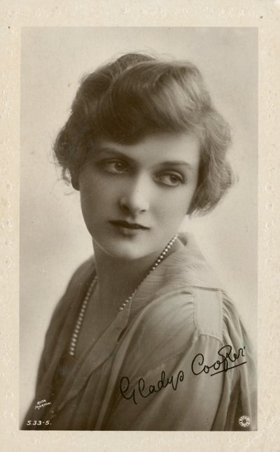 Edwardiansk postkort av Gladys Cooper av English Photographer