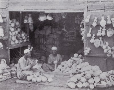 Egypt: Arabere som selger Gullehs, vannkjølere (s/hvitt bilde) av English Photographer