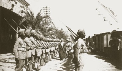 Emir Faisal på Lydda stasjon, Palestina, med Sir Herbert Samuel, 1920 av English Photographer