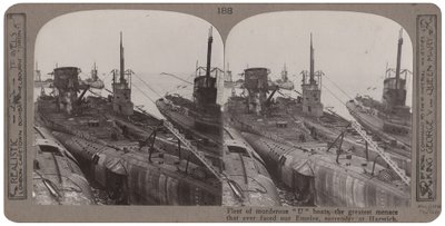 Flåte av morderiske ?U? båter, den største trusselen som noen gang har møtt vårt imperium, overgir seg ved Harwich, november 1918 (stereoskopisk trykk) av English Photographer