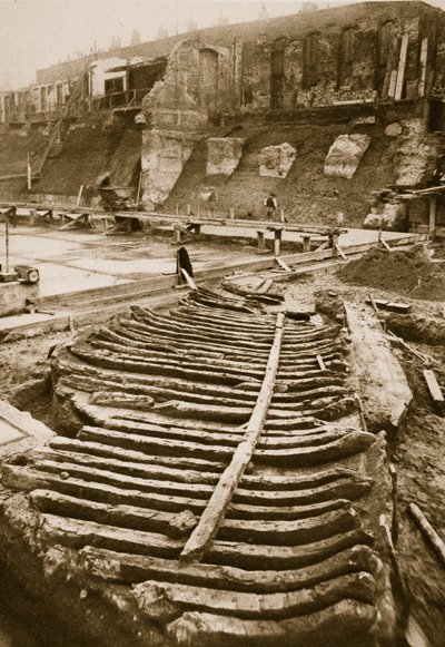 Bysse, funnet på stedet til County Hall i 1910 (sepia-bilde) av English Photographer