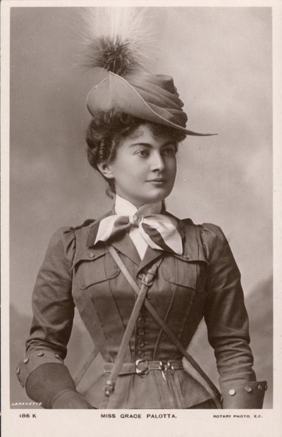 Grace Palotta , østerrikskfødt sceneskuespillerinne, som Daisy i den musikalske komedien The Messenger Boy (s/hv-bilde) av English Photographer