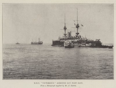 HMS Victorious grunnstøt utenfor Port Said av English Photographer