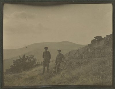Harold Roper Robinson og William Lawrence Bragg, Vosges, høsten 1915 av English Photographer