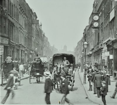 Hatton Garden: ser nordover fra Holborn Circus, London, 1895 av English Photographer