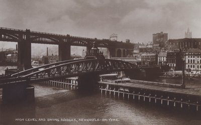 High Level and Swing Bridges, Newcastle-On-Tyne (s/hvitt-bilde) av English Photographer