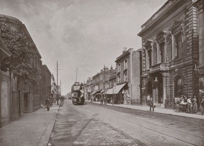 High Street, Hounslow, som viser rådskontorene, til høyre av English Photographer