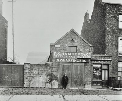 High Street, North Woolwich; senere Pier Road, 1899 av English Photographer