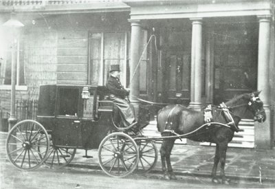 Hestetrukket førerhus, 1890 av English Photographer