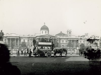 Hestetrukket transport på Trafalgar Square av English Photographer
