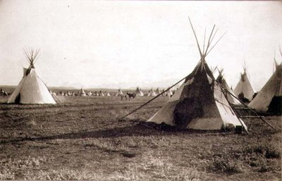 Indian Telts, fotografert av Royal Engineers on the Forty-Ninth Parallel (sepia-bilde) av English Photographer