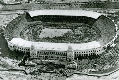 Invasjon av stadion for den første Wembley Cup-finalen, 1923 av English Photographer