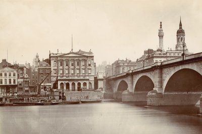 Ironmongers Hall og London Bridge av English Photographer