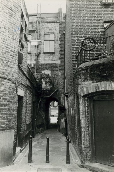 Jack the Ripper: Woods Buildings, Whitechapel Road av English Photographer