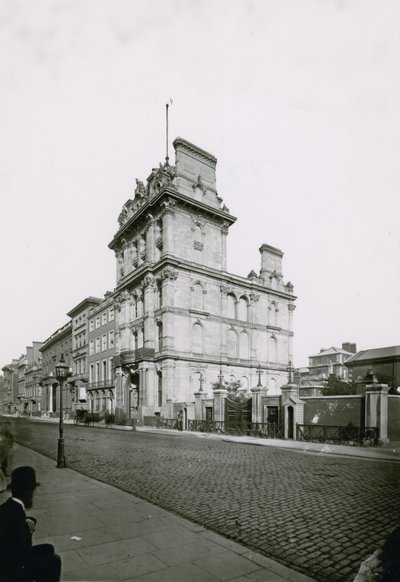 Junior Naval and Military Club, London av English Photographer