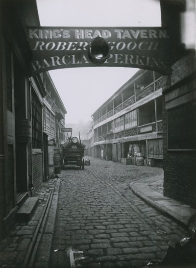 Kings Head, Southwark av English Photographer