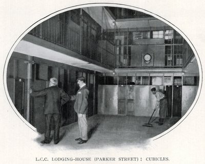 L.C.C. Lodging-House (Parker Street): Avlukker (s/hvitt bilde) av English Photographer